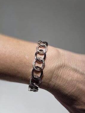 Elegant Sterling Silver Link Bracelet with Diamond Accent - Silver